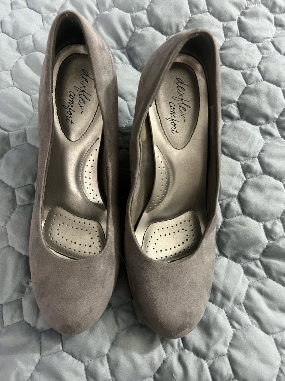 dexflex comfort Taupe Suede Round-Toe Heels